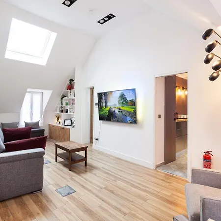 Place Versepuy * Шантийи