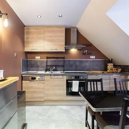 Place Versepuy * Шантийи