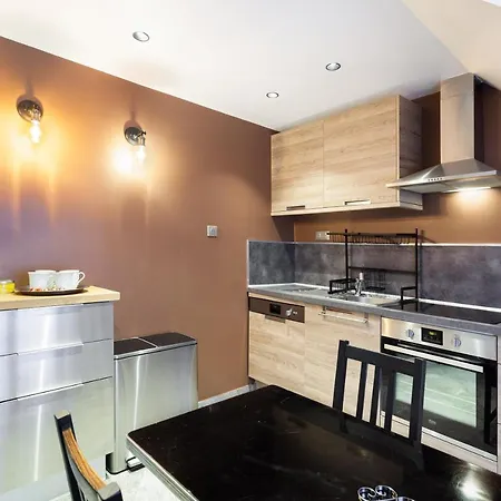 Place Versepuy Шантийи